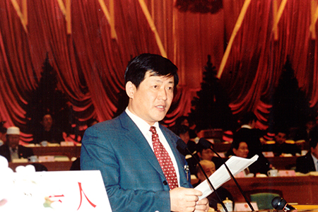 2004年2月23日，，，，，，，，008PG国际集团总裁朱建民在省人大会上做《充分运用辽宁石化优势资源，，，，，，，，鼎力大举生长细腻化工工业》的讲话。。。。。。