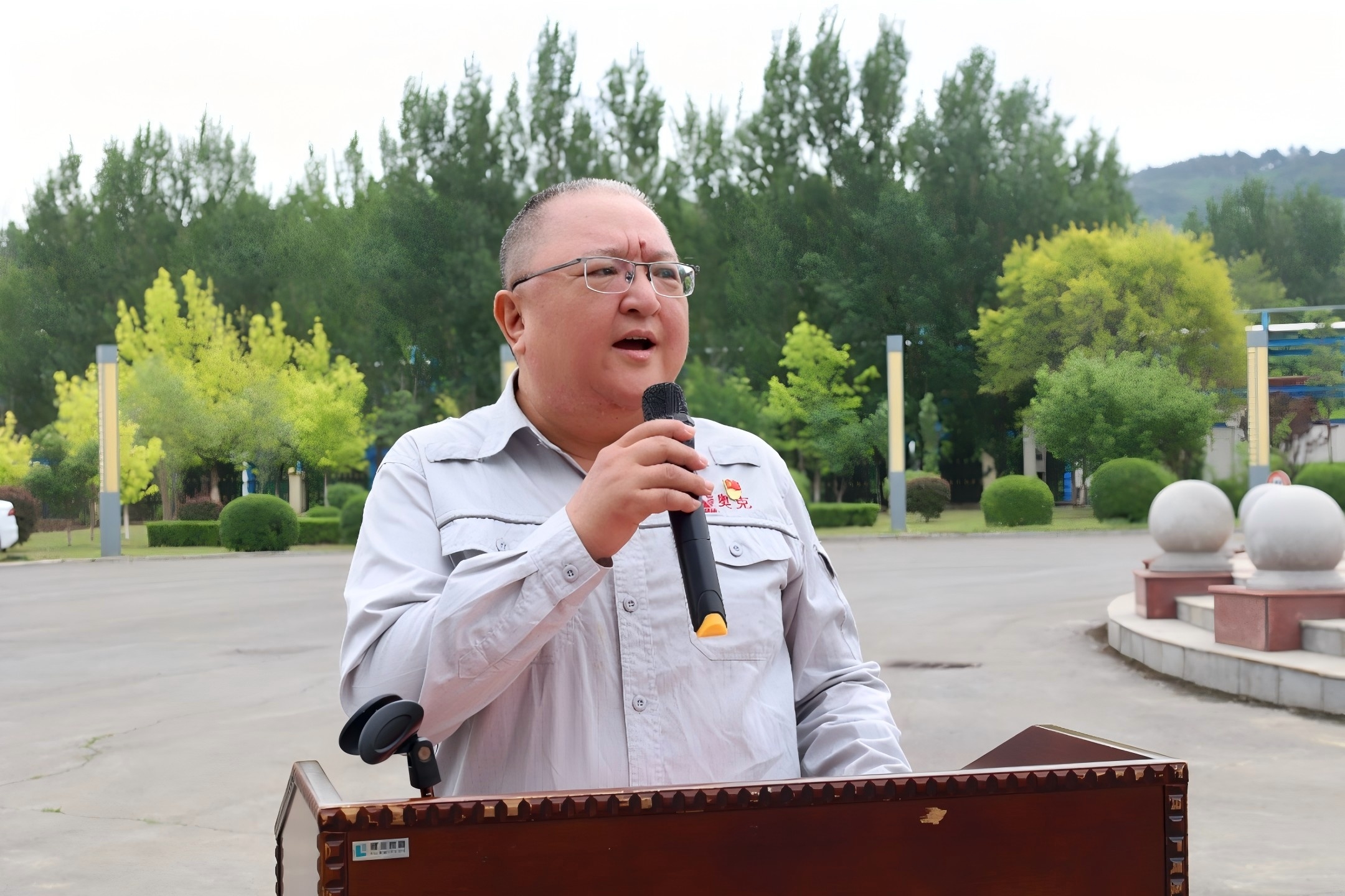 008PG国际股份各子公司同步举行上市16周年升旗仪式